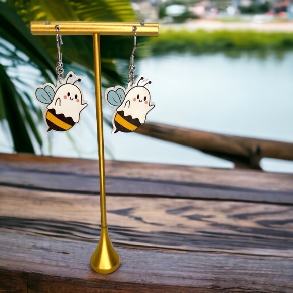 Boo Bees Dangle Earrings: Your Spooktacular Halloween Accessory! 👻🐝 NWT - Picture 3 of 5